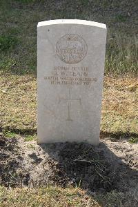 Ismailia War Memorial Cemetery - Deans, J W
